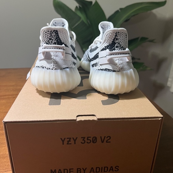 Yeezy 350 Zebra size 6.5 NIB - Picture 5 of 9